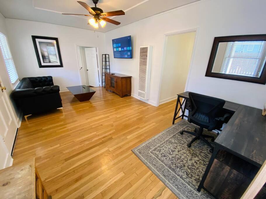 Cozy 1,400sq Ft 2br+2ba Weho Gated Chalet Los Angeles