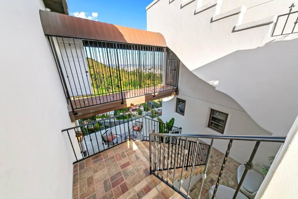 Villa Hollywood Hills Luxury Spanish Estate With Pool & Views Los Angeles