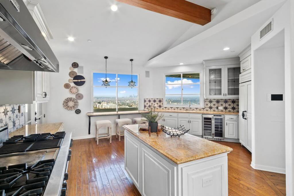 Hollywood Hills Luxury Spanish Estate With Pool & Views Villa Los Angeles