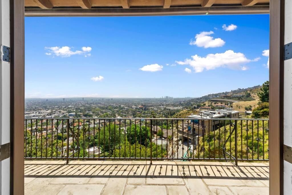 Hollywood Hills Luxury Spanish Estate With Pool & Views Villa *