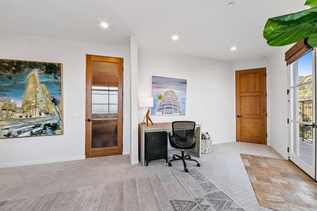 Hollywood Hills Luxury Spanish Estate With Pool & Views *