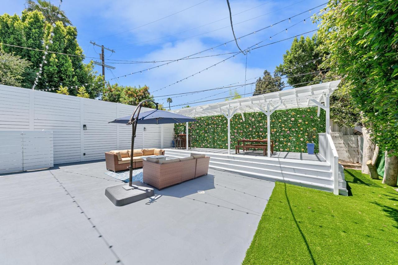 Contemporary With Pool Sleeps 10 Bed & Breakfast