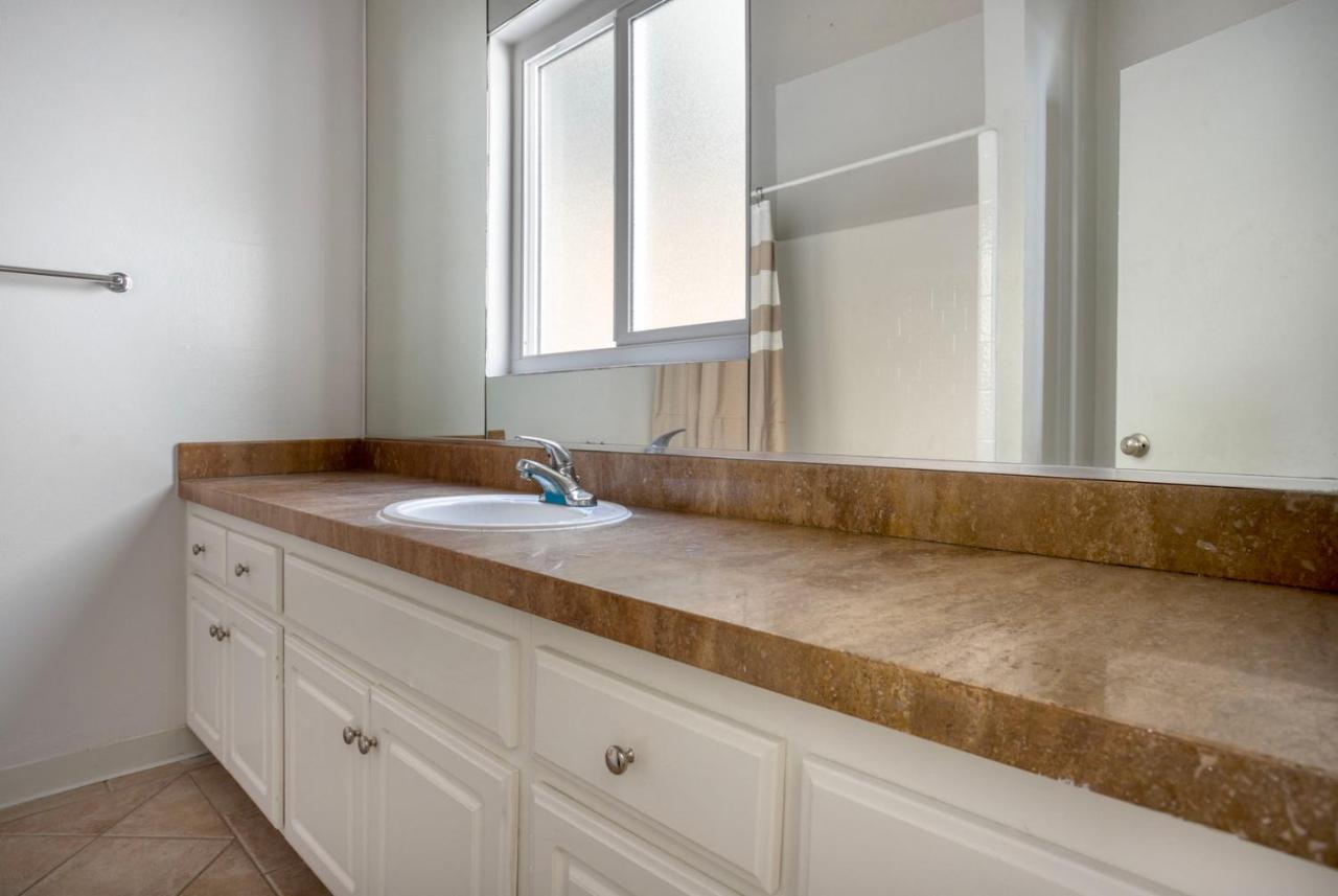 Beverly Hills 1br W Gym Pool Nr Bars Shops Lax-1119 * Los Angeles