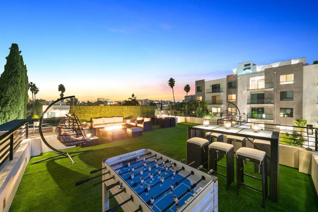 Beverly Hills Lux W. Pool, Rooftop & Parking Villa Los Angeles