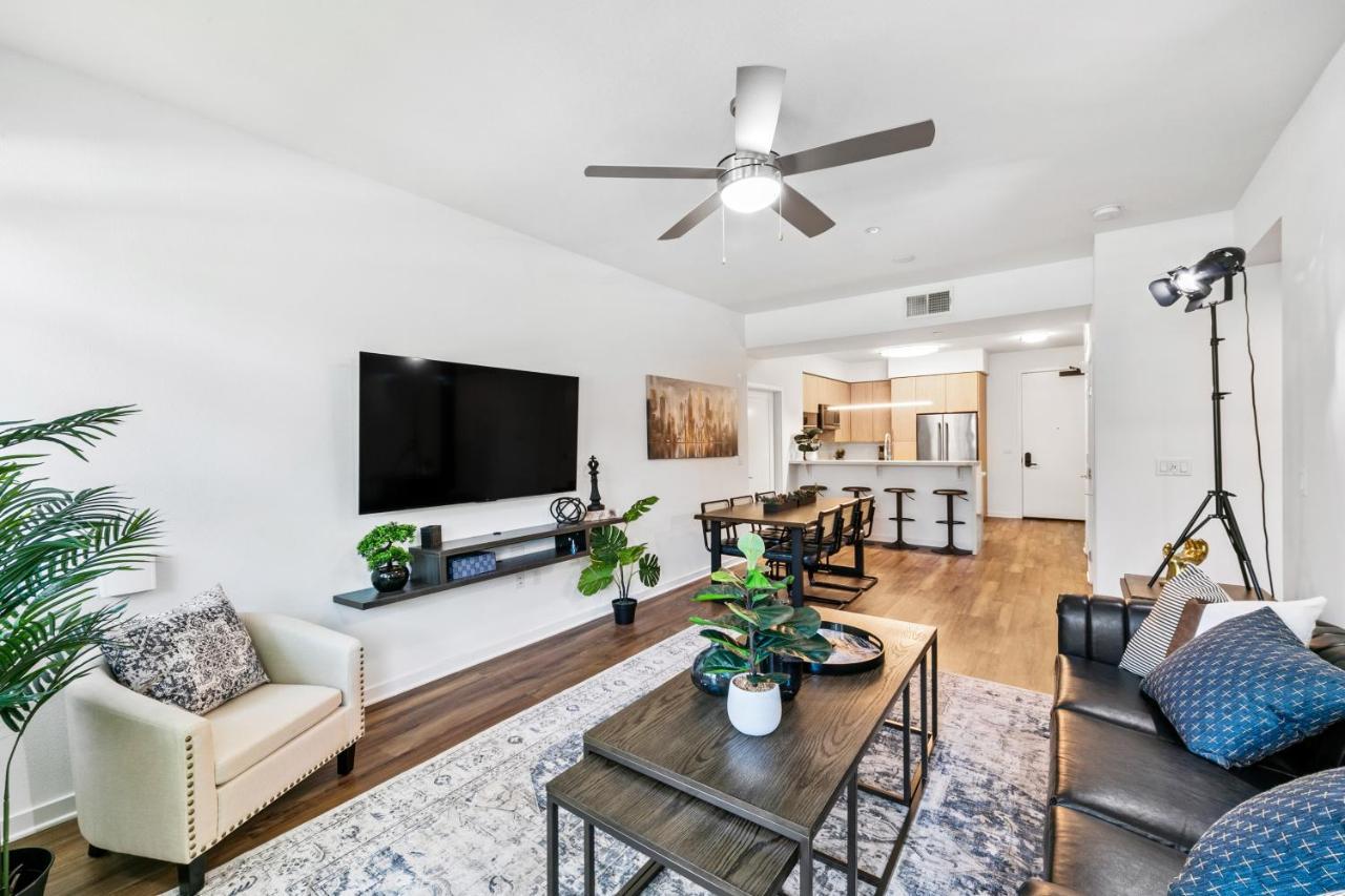 Beverly Grove Chic Oasis 2 Bedroom With Den 138 Los Angeles