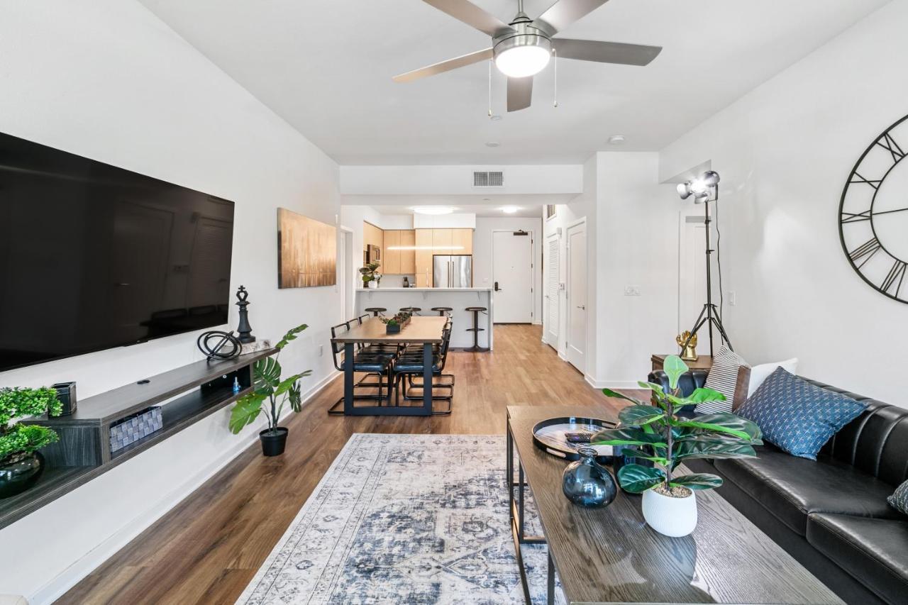 Beverly Grove Chic Oasis 2 Bedroom With Den 138