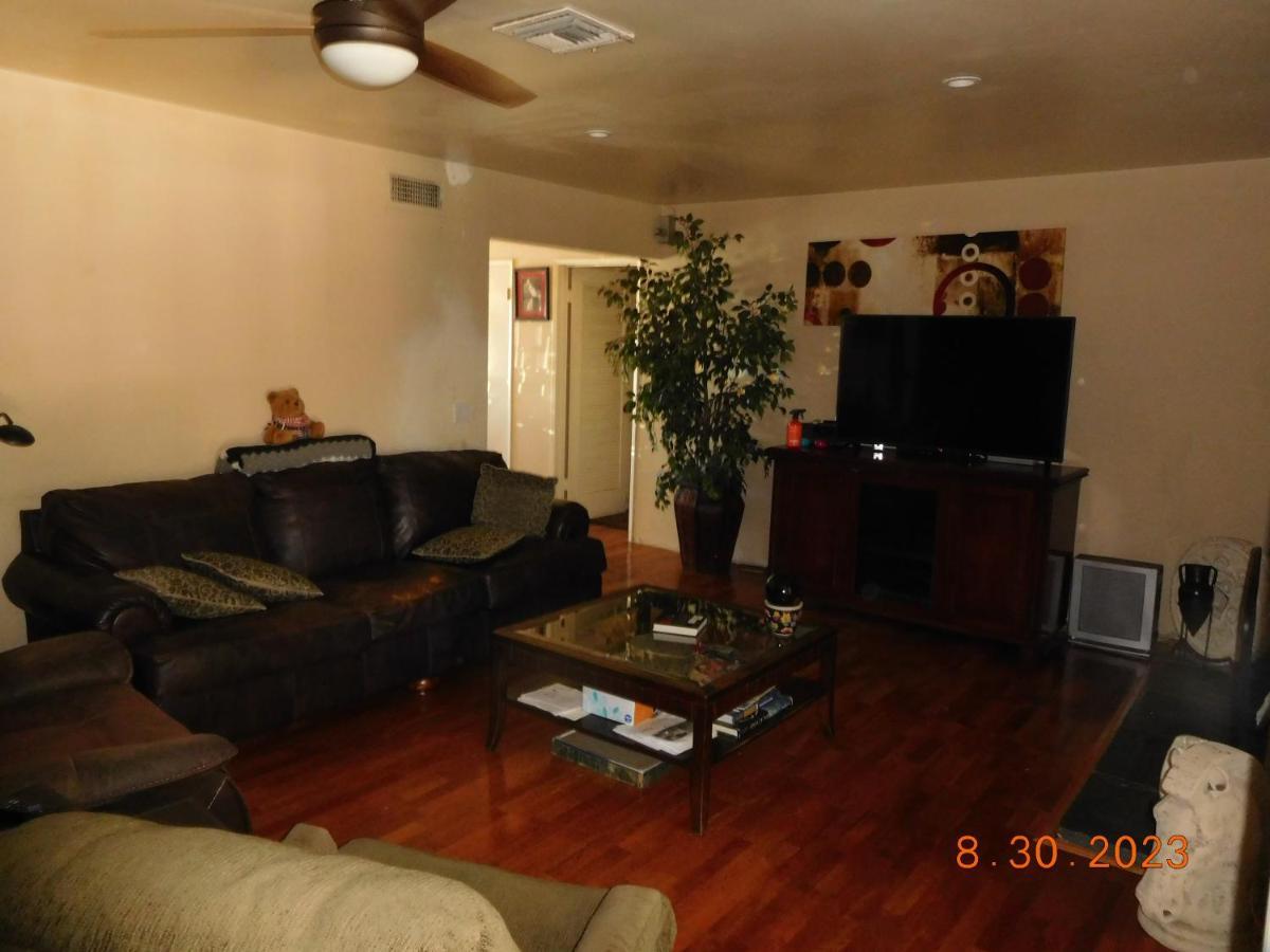 Nice Northridge 4-2-2 Pool Near Csun And Pierce College *