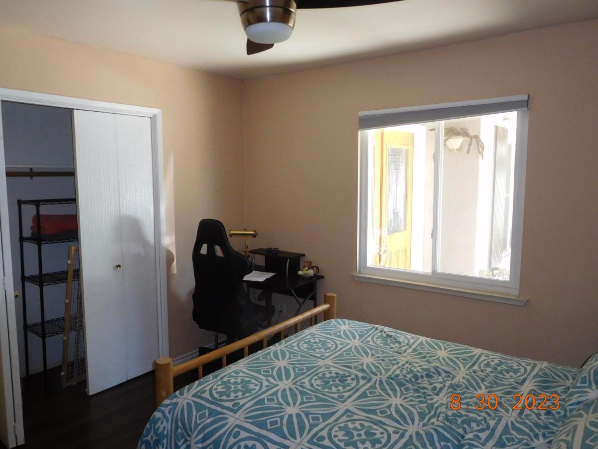Nice Northridge 4-2-2 Pool Near Csun And Pierce College *