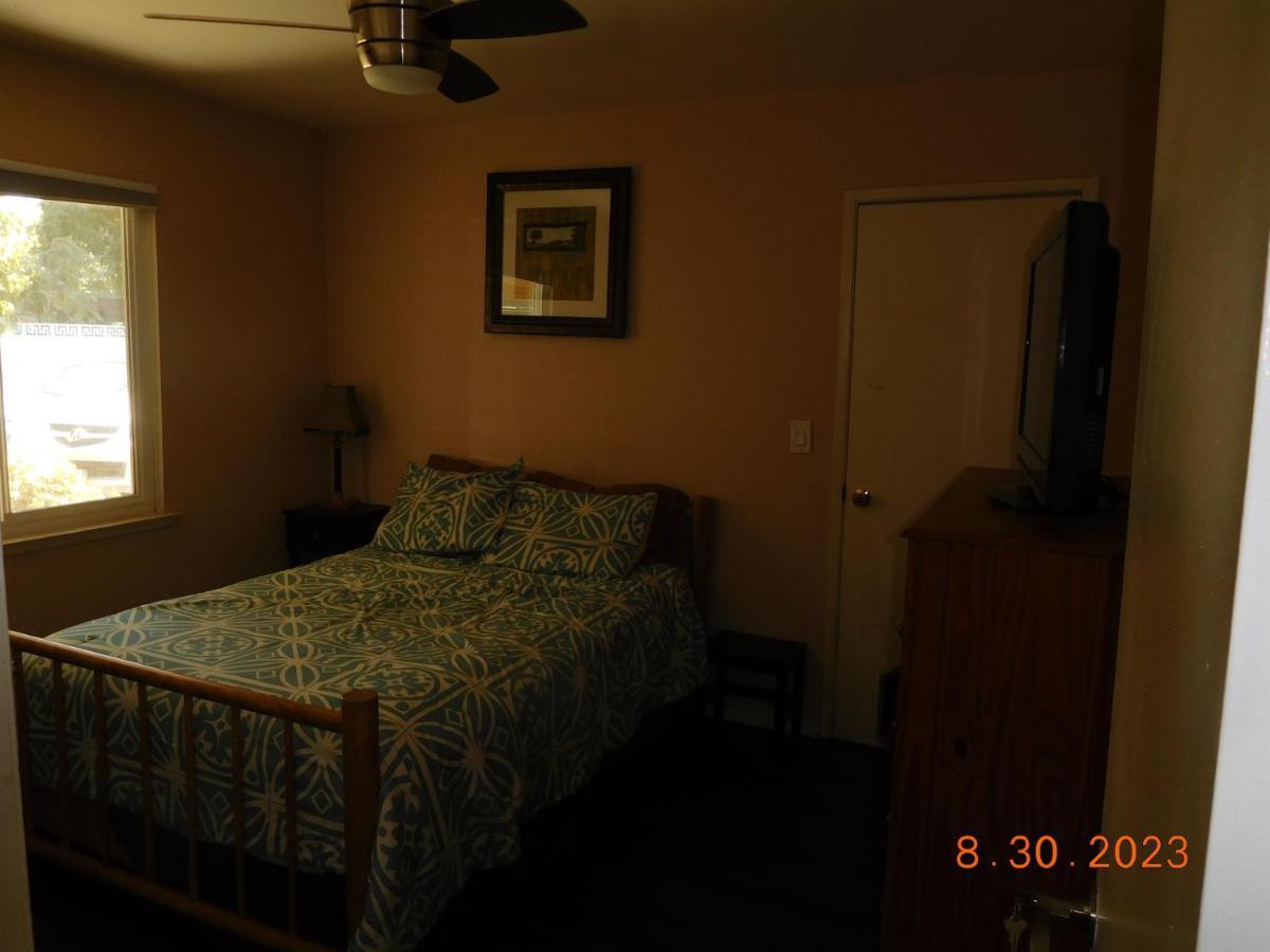 Nice Northridge 4-2-2 Pool Near Csun And Pierce College *