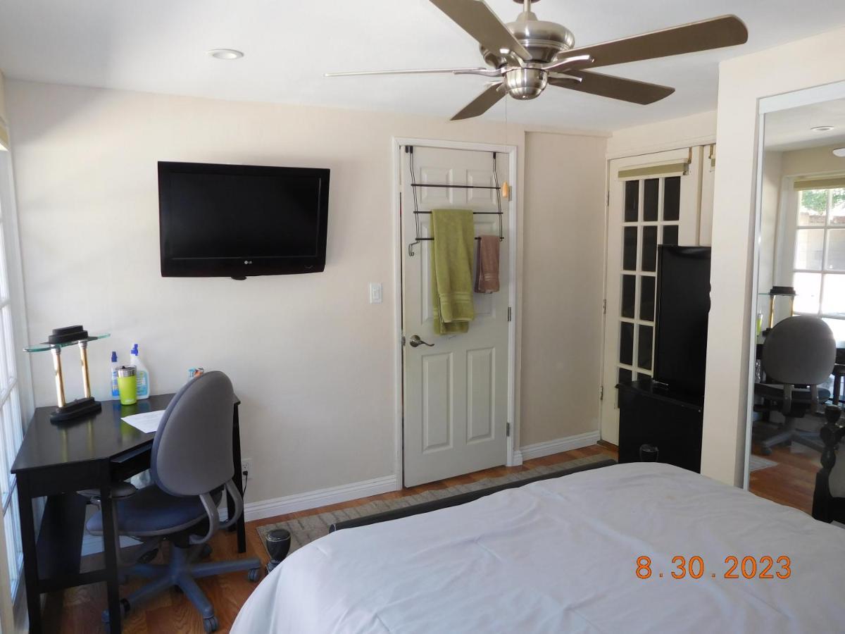 Nice Northridge 4-2-2 Pool Near Csun And Pierce College Homestay