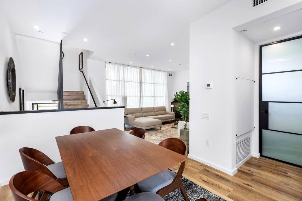 4br Modern & Spacious Townhouse W/ Free Parking Apartment *