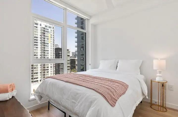 Downtown Luxury Apartment *