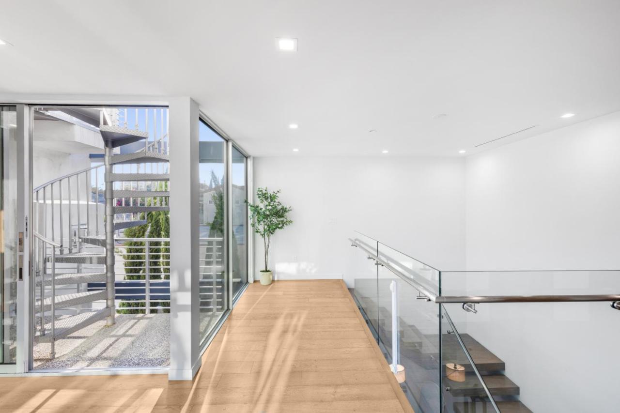 Lindenhurst Apartment Los Angeles
