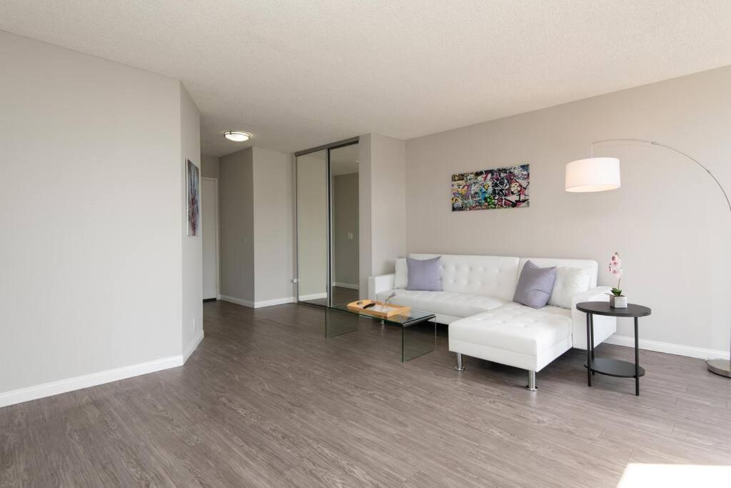 Prime Location 1-bedroom With Pool *