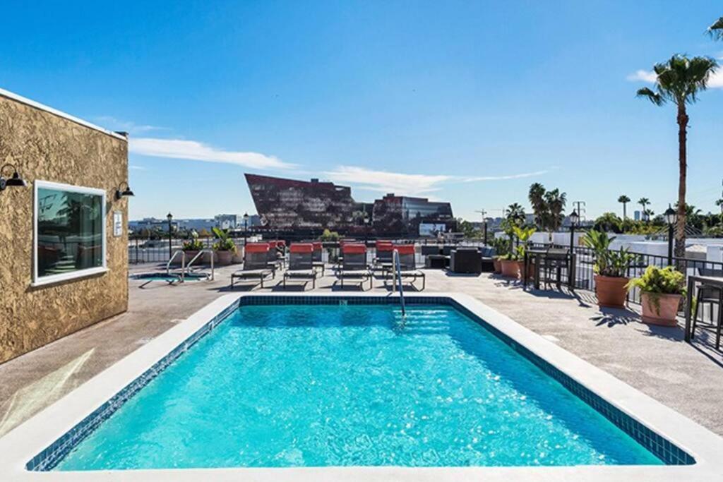 Prime Location 1-bedroom With Pool