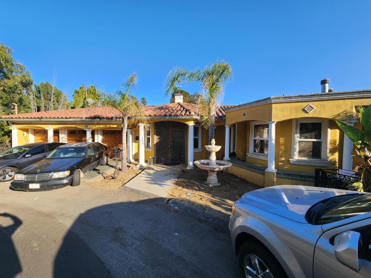 Hollywood Hills Hideout *