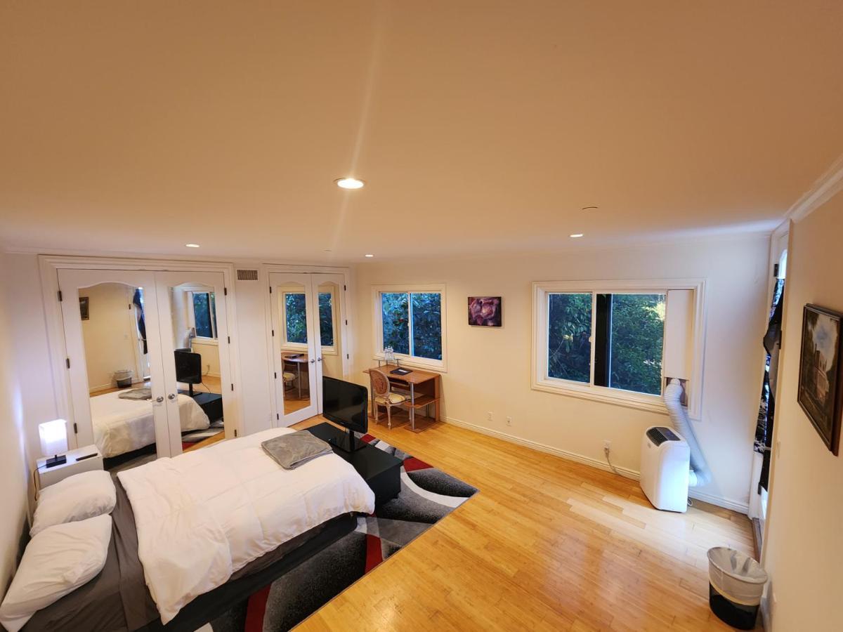 Hollywood Hills Hideout Apartment *