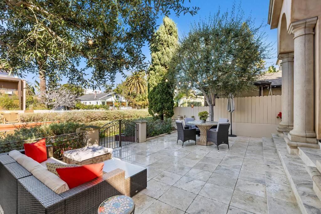Elegant Mediterranean Waterfront Holiday home Los Angeles
