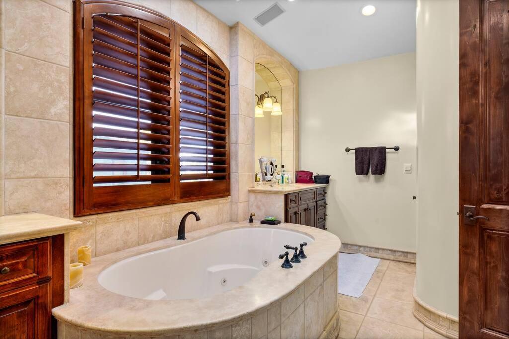 Elegant Mediterranean Waterfront * Los Angeles