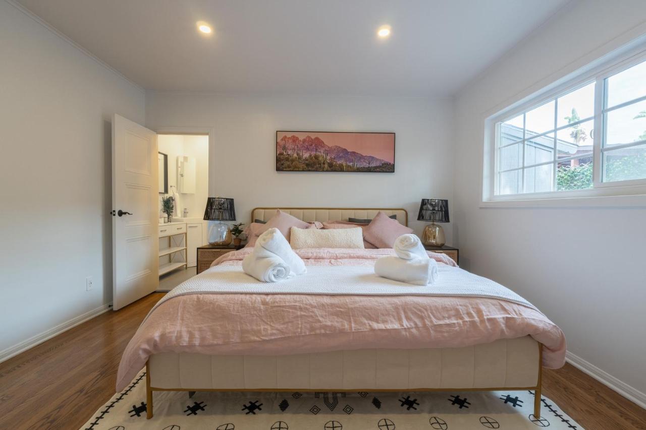 Angel&Rose Universal Hollywood Heated Pool House King Bed *