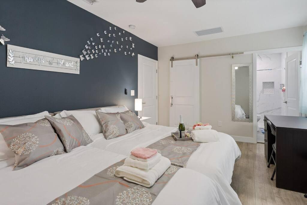 Family/pet Friendly Near Hollywood & Pasadena