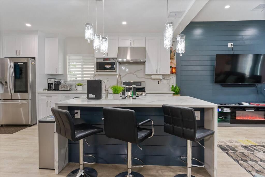 Family/pet Friendly Near Hollywood & Pasadena Apartment