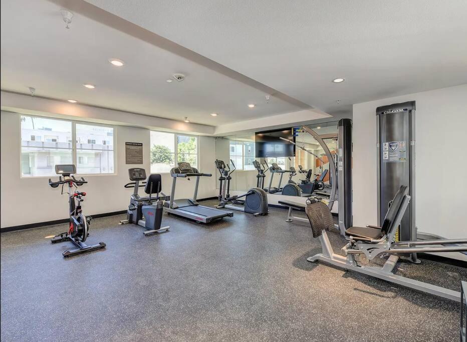 2 Bdr W Balcony In Heart Of Hollywood * Los Angeles