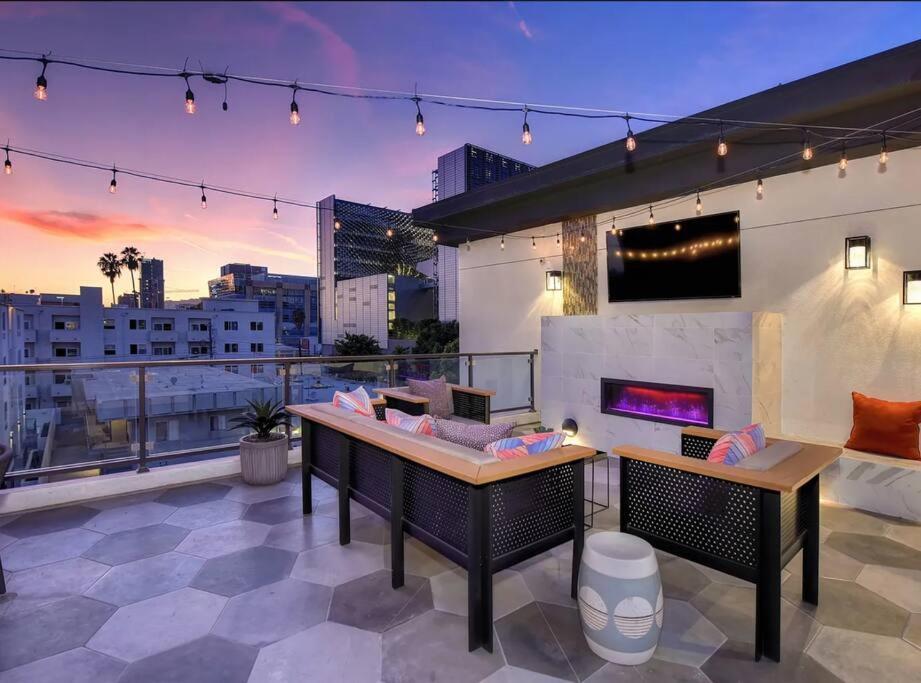 2 Bdr W Balcony In Heart Of Hollywood Apartment *
