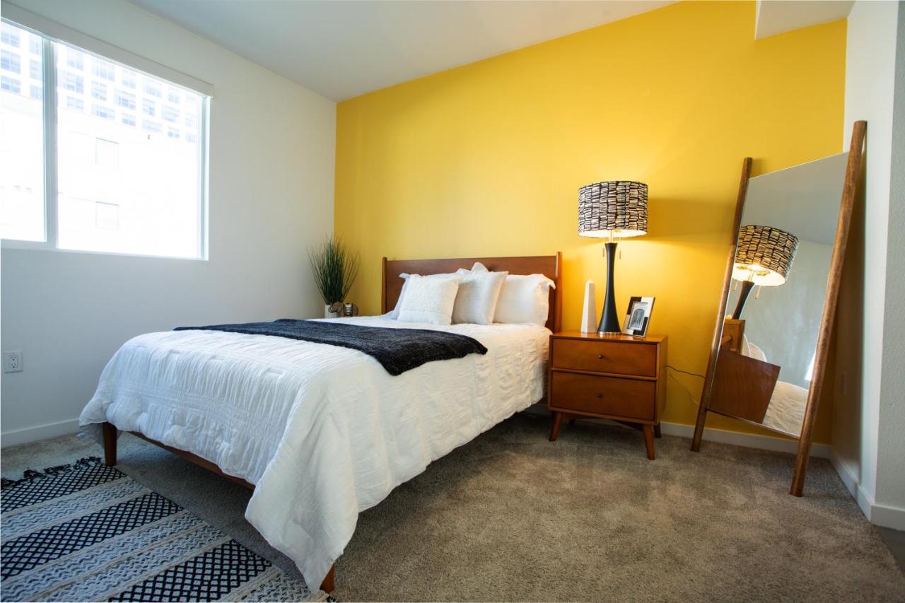 2 Bdr W Balcony In Heart Of Hollywood Apartment *