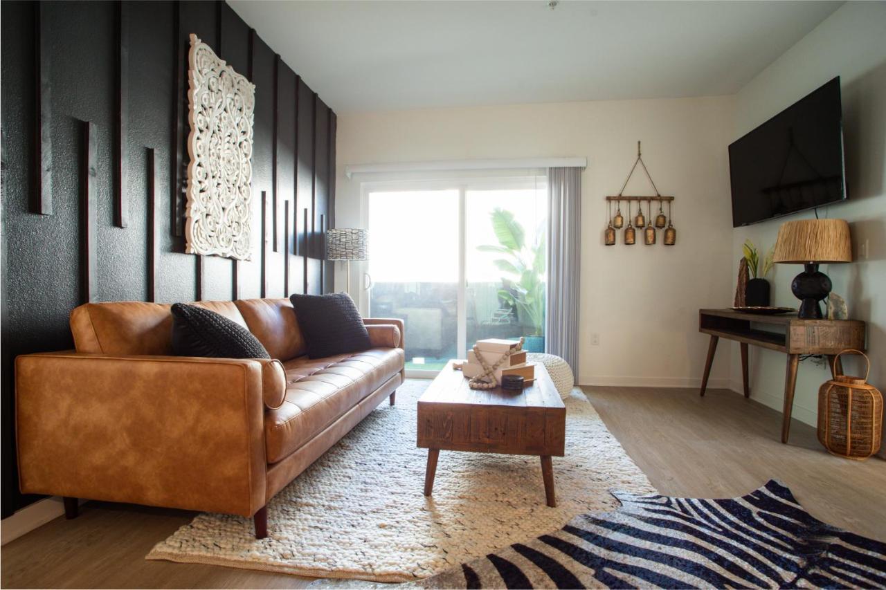 2 Bdr W Balcony In Heart Of Hollywood Apartment Los Angeles
