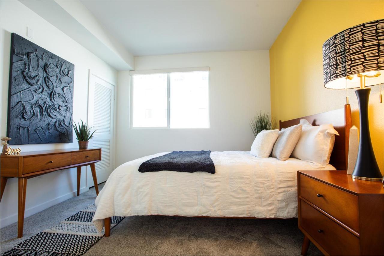 2 Bdr W Balcony In Heart Of Hollywood Apartment *