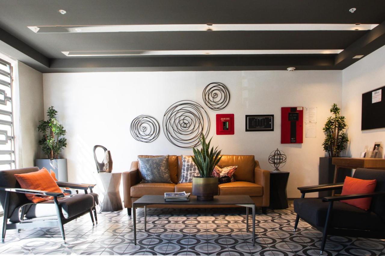 Apartment 2 Bdr W Balcony In Heart Of Hollywood