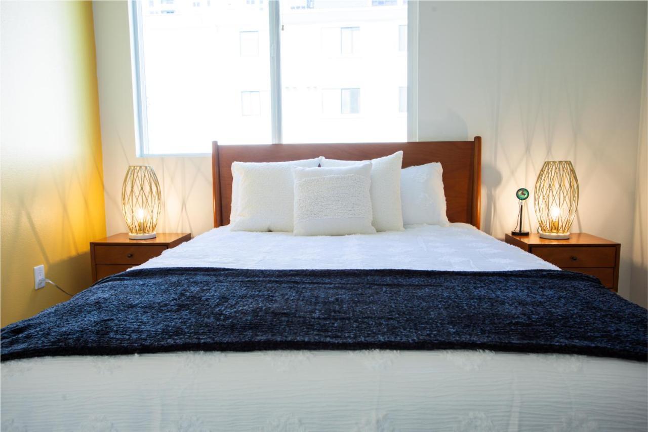 2 Bdr W Balcony In Heart Of Hollywood Apartment *