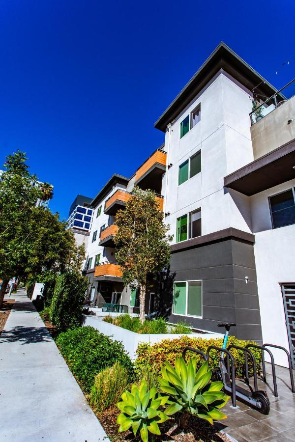 Apartment 2 Bdr W Balcony In Heart Of Hollywood