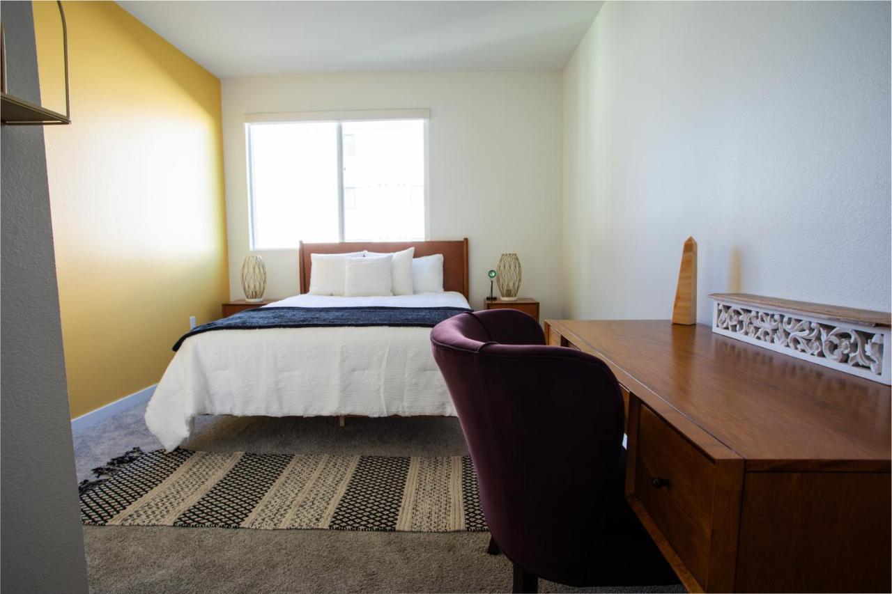 2 Bdr W Balcony In Heart Of Hollywood *