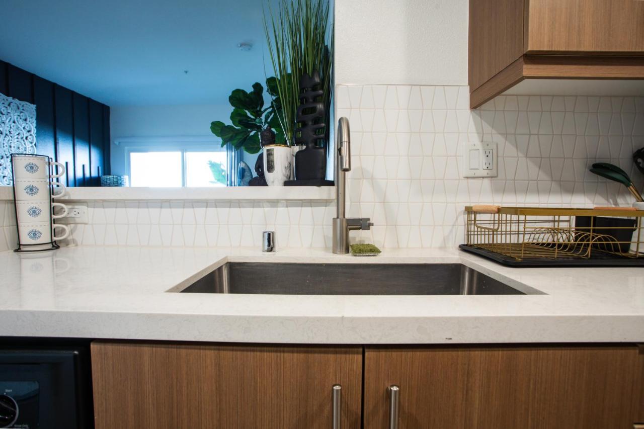 2 Bdr W Balcony In Heart Of Hollywood Apartment *