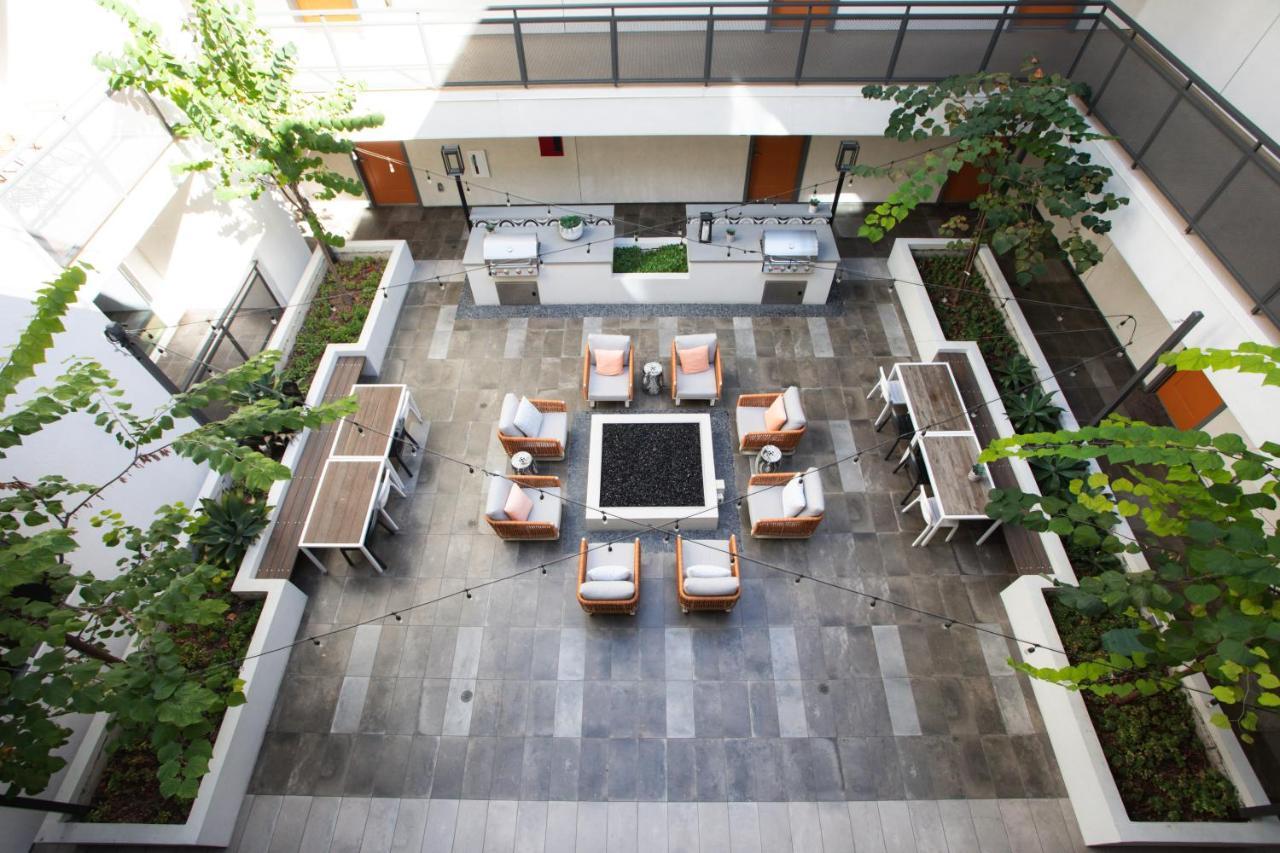 Apartment 2 Bdr W Balcony In Heart Of Hollywood Los Angeles