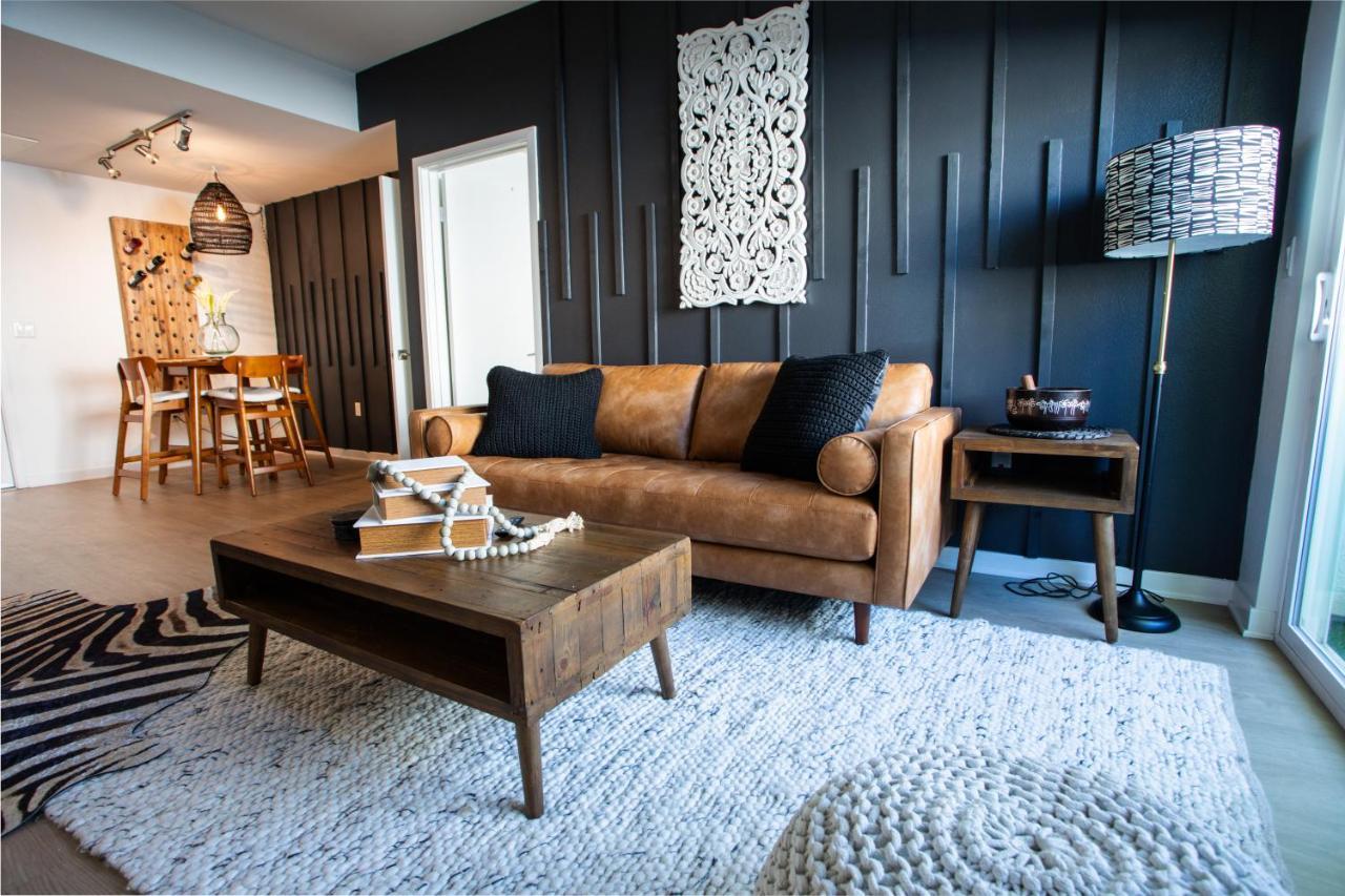 2 Bdr W Balcony In Heart Of Hollywood