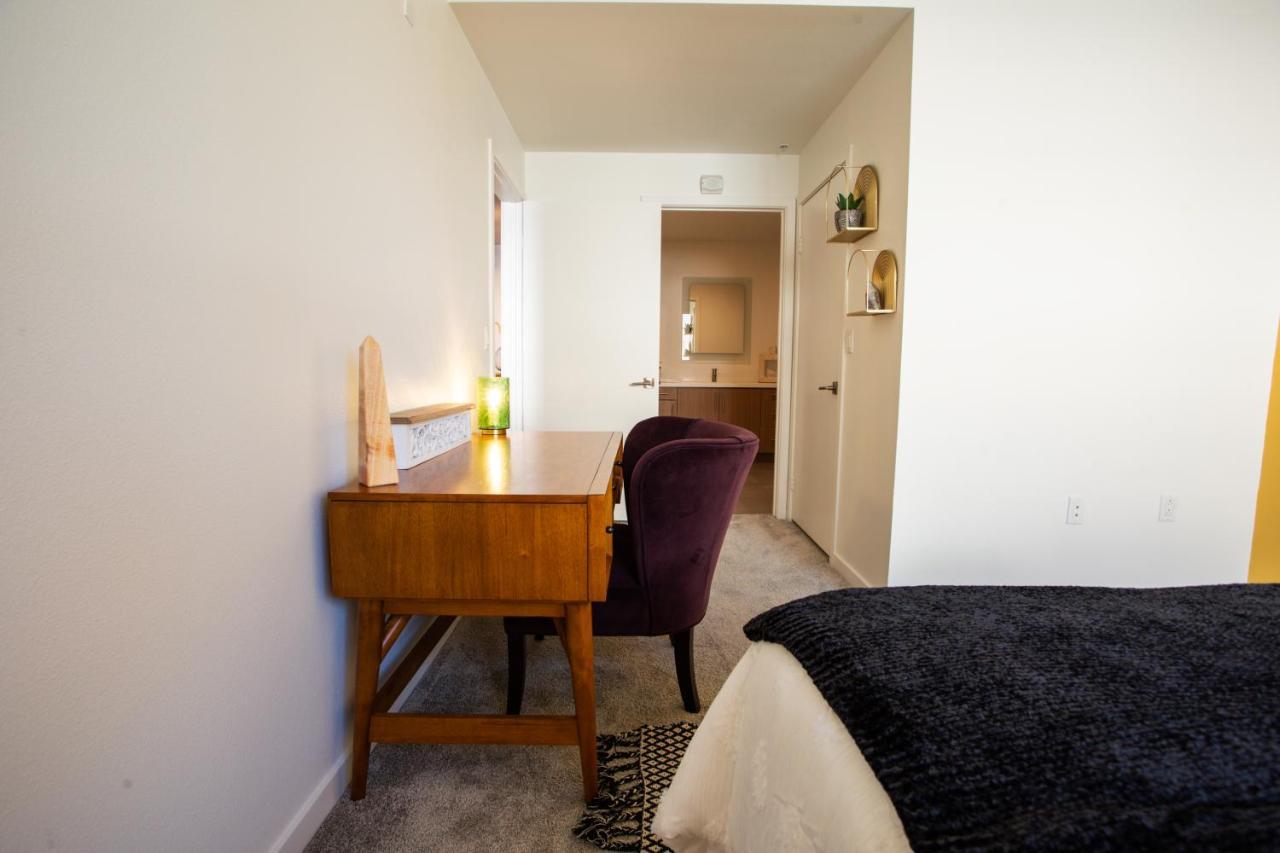 Apartment 2 Bdr W Balcony In Heart Of Hollywood