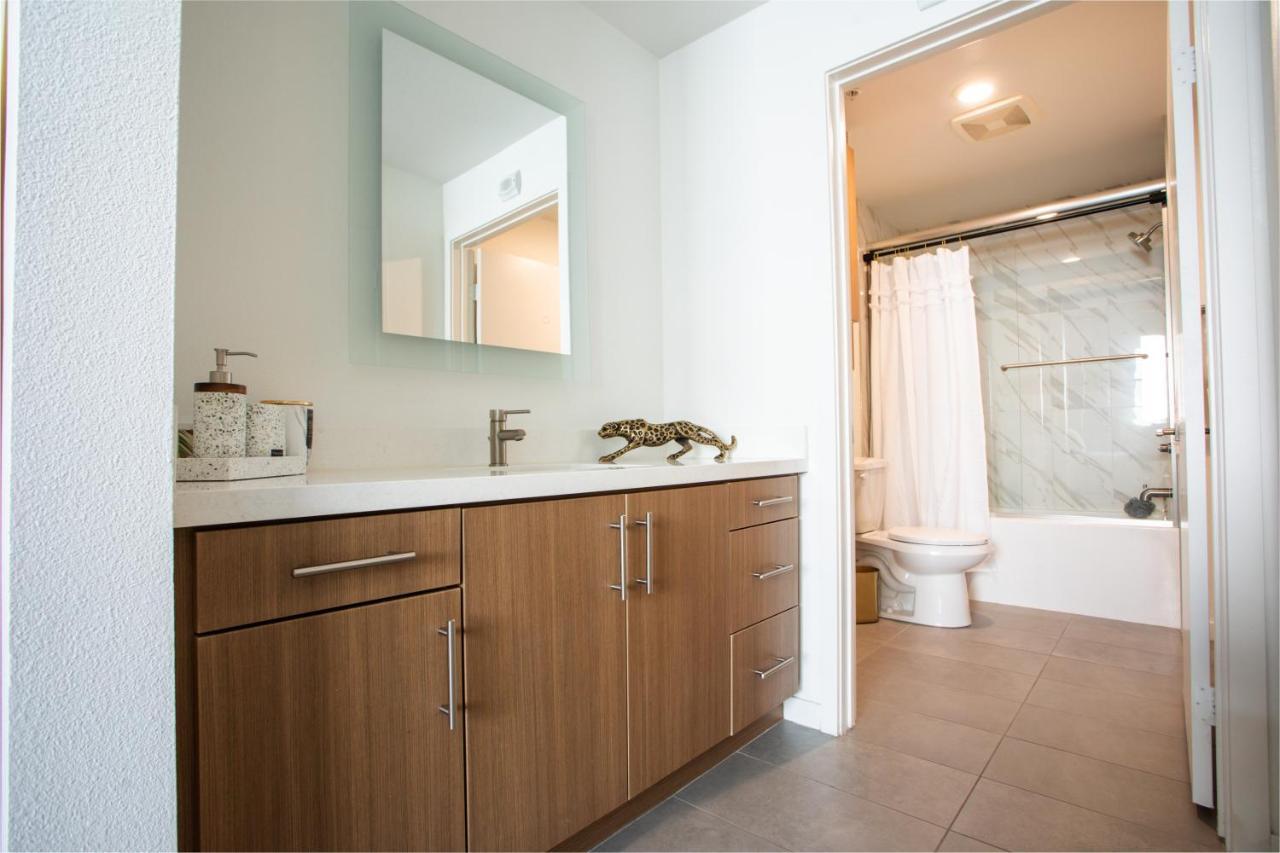 Apartment 2 Bdr W Balcony In Heart Of Hollywood Los Angeles