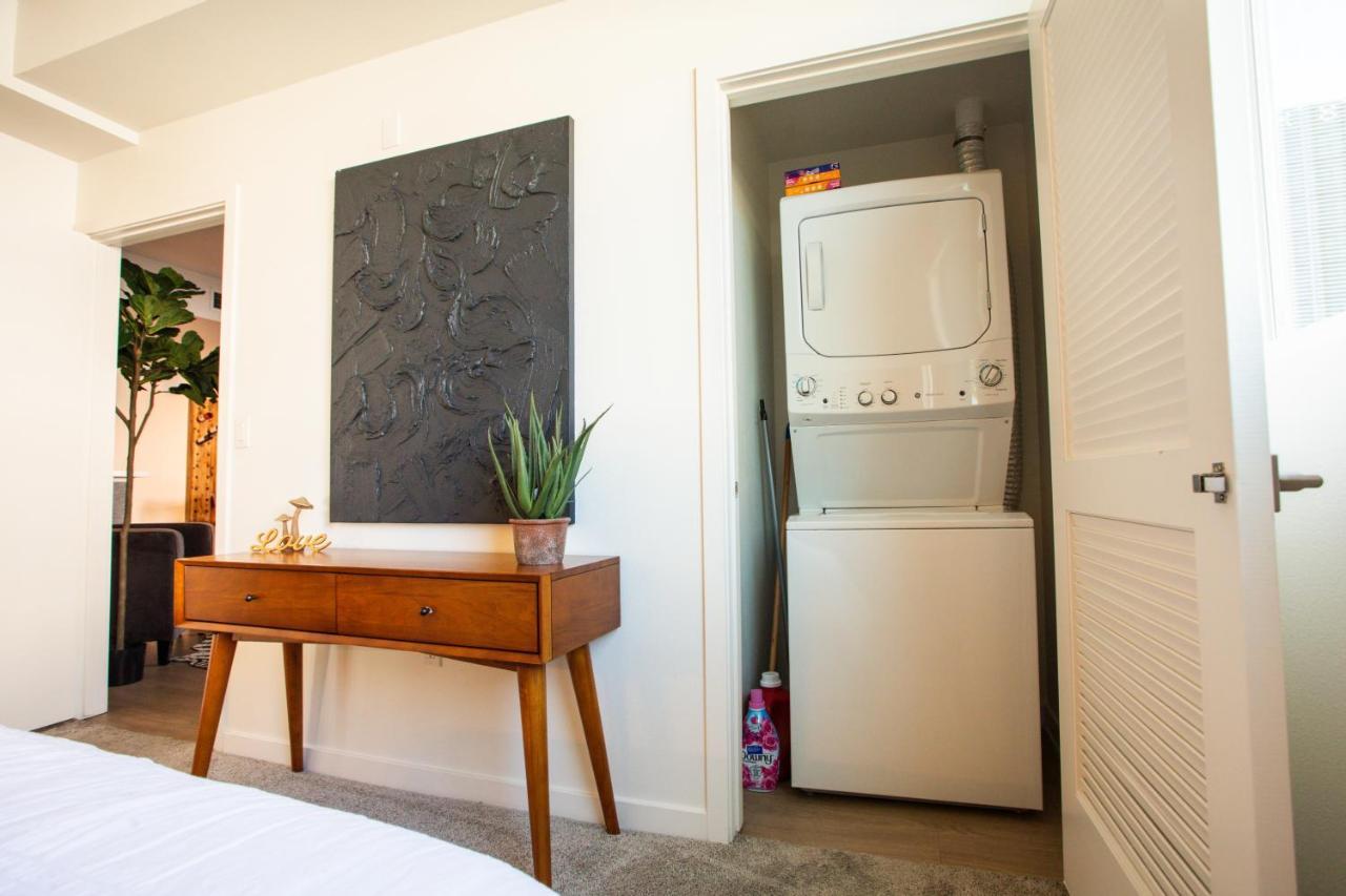 Apartment 2 Bdr W Balcony In Heart Of Hollywood Los Angeles