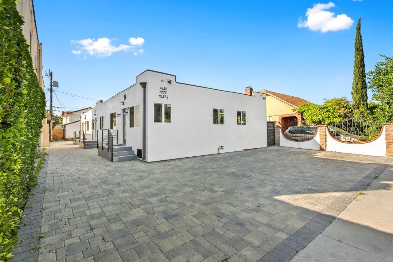 Miracle Mile Chic 1 Bedroom Parking Unit 2 Bed & Breakfast *