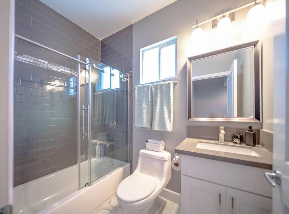 4bd Townhome Sleeps 10 Near Usc/dtla/expo * Los Angeles