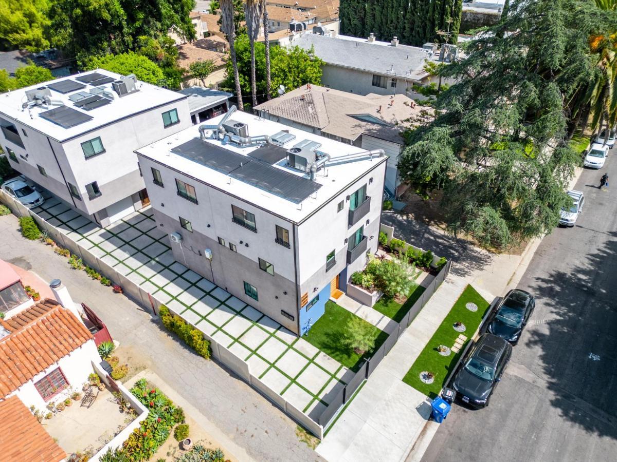 Stylish Sherman Oaks Townhouse 3bed + 3.5bath Master