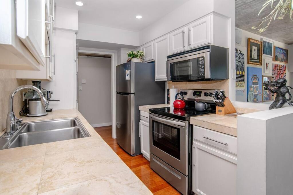 Apartment The Sunset Blvd Luxury High-rise, 180 Views *