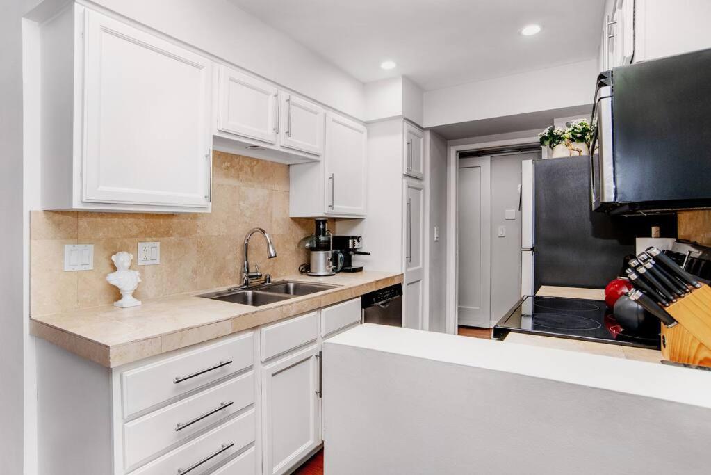 The Sunset Blvd Luxury High-rise, 180 Views *