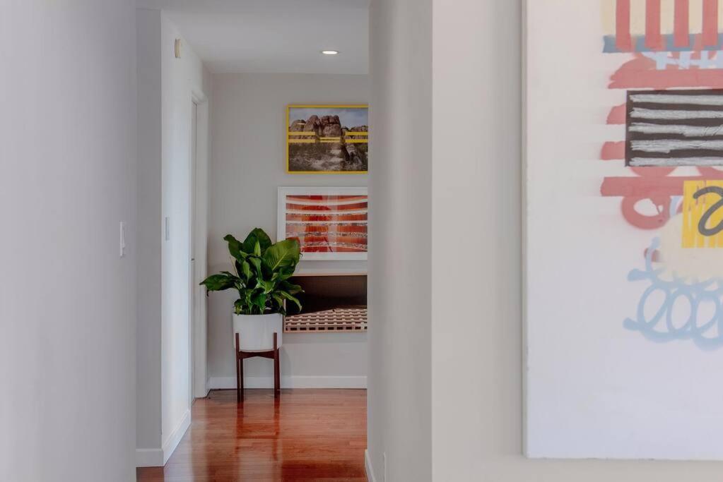 The Sunset Blvd Luxury High-rise, 180 Views Apartment