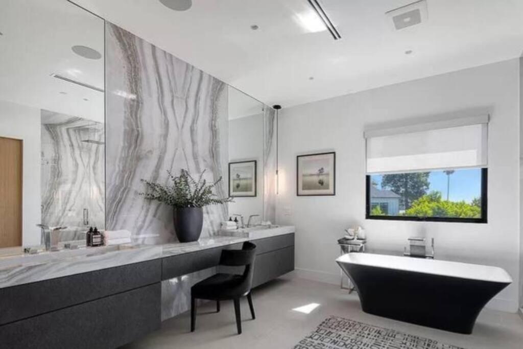 ৎ୭ Hollywood Sign View Manor Lux ৎ୭ Holiday home