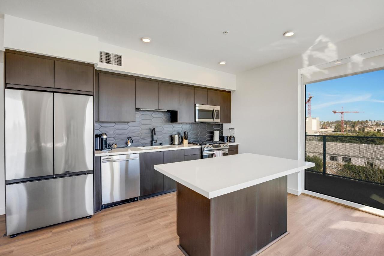 One Lux Hollywood View La Apartment
