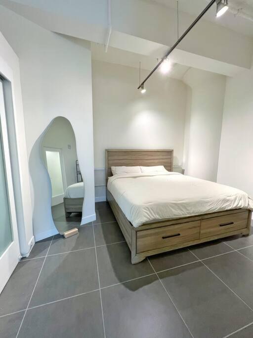 Modern Loft In Dtla - Rooftop Pool & Free Parking! Apartment